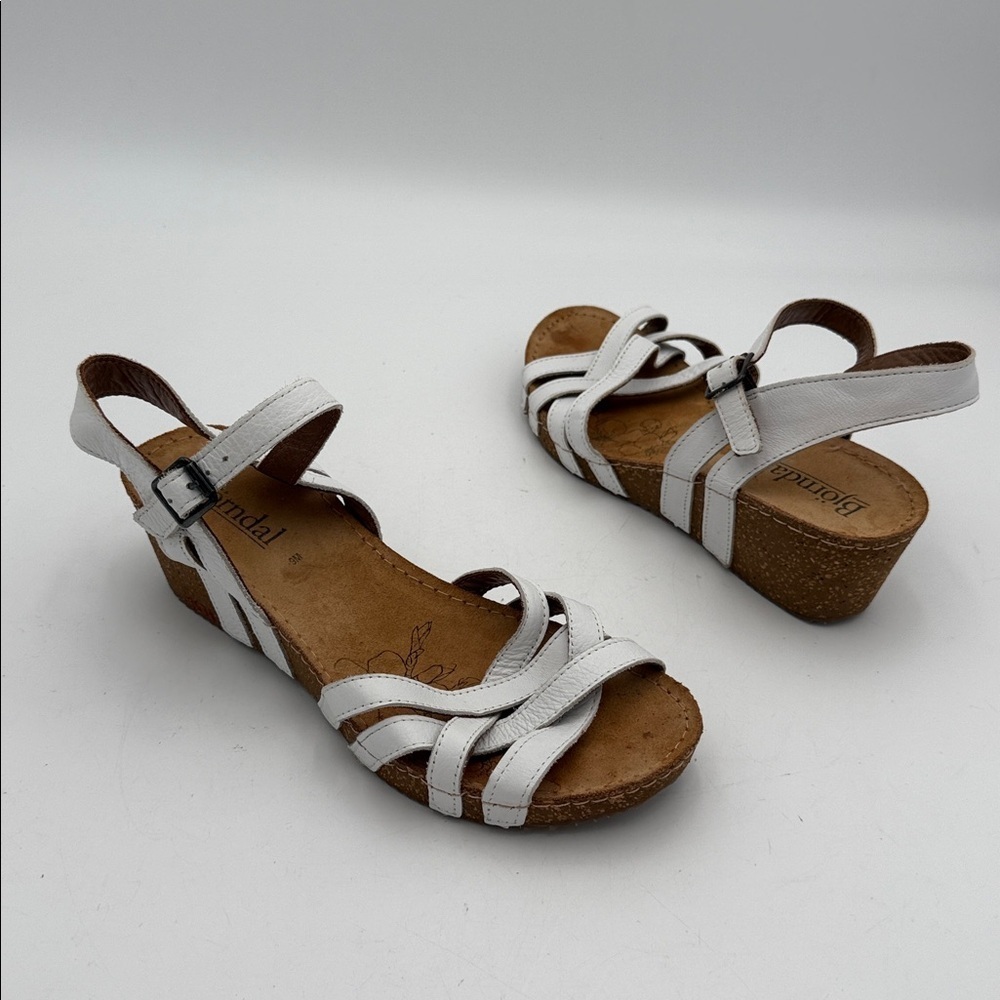 Bionica Women's White Strappy Sandals wedge 9M casual vacation Leather beach Y2K